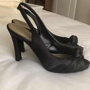 Fioni black satin pumps